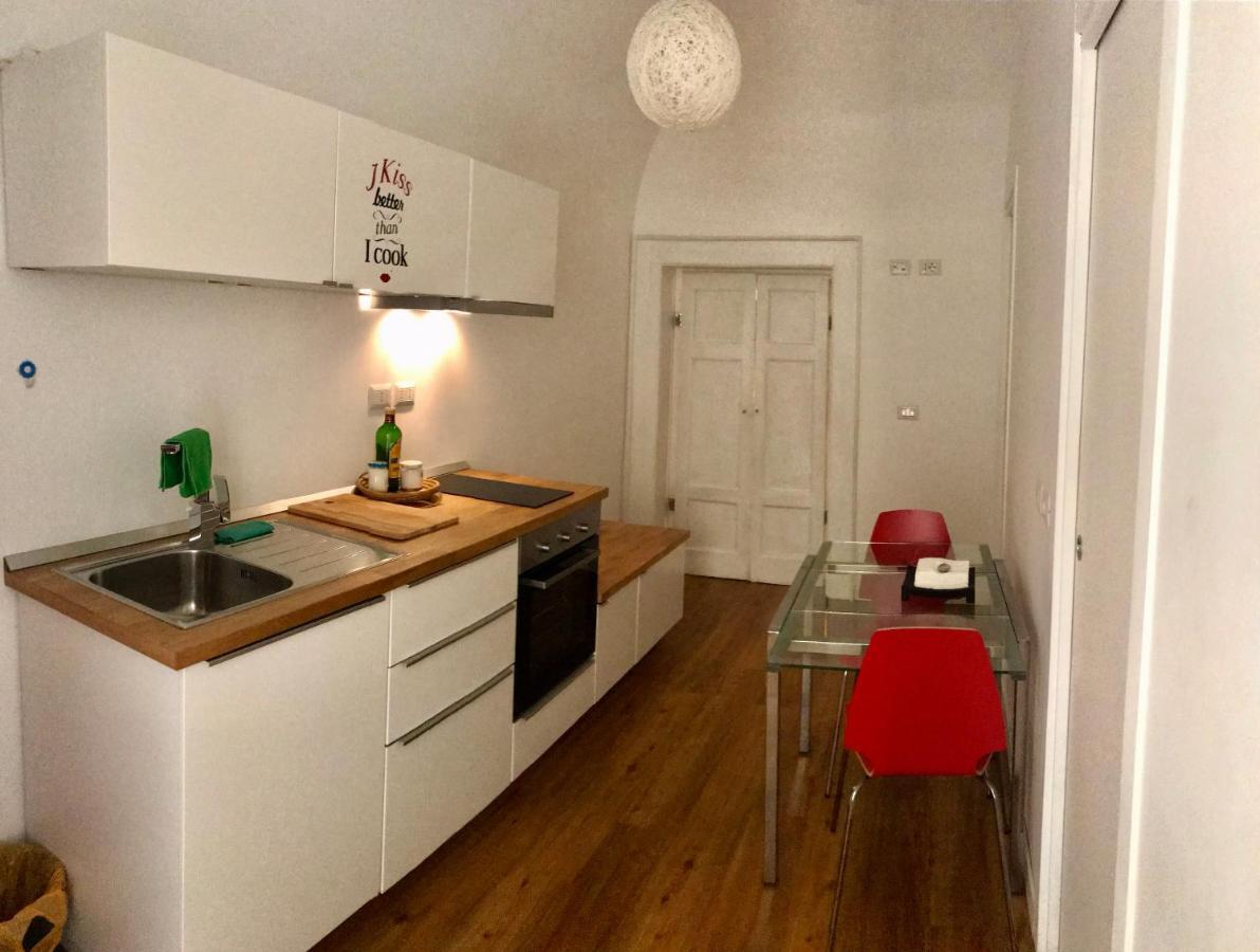 Central Suite Apartment Bari Bagian luar foto
